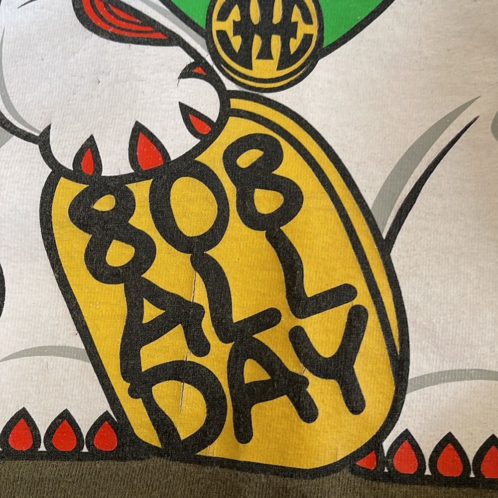 808 All Day Green “Hawaii Maneki Neko (Good Luck Cat) Shaka” Tee - Picture 7 of 8